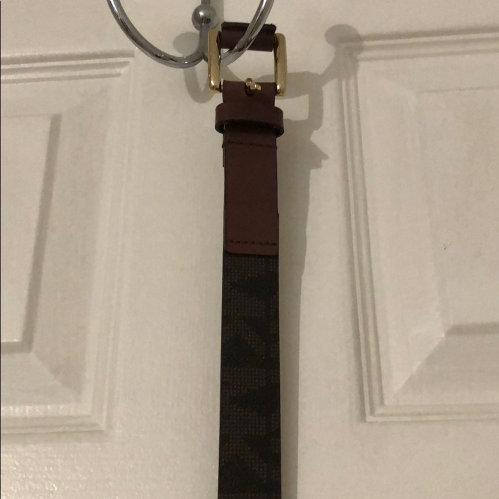 Michel Kors thin belt